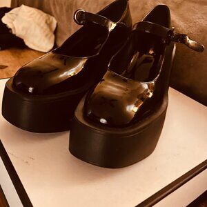 Larroude Platform Mary Jane's Size 8 1/2
